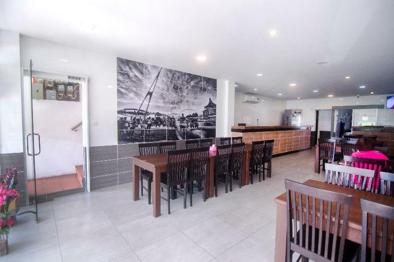 Oyo 836 Mandurah Room & Cafe Kuching Eksteriør billede