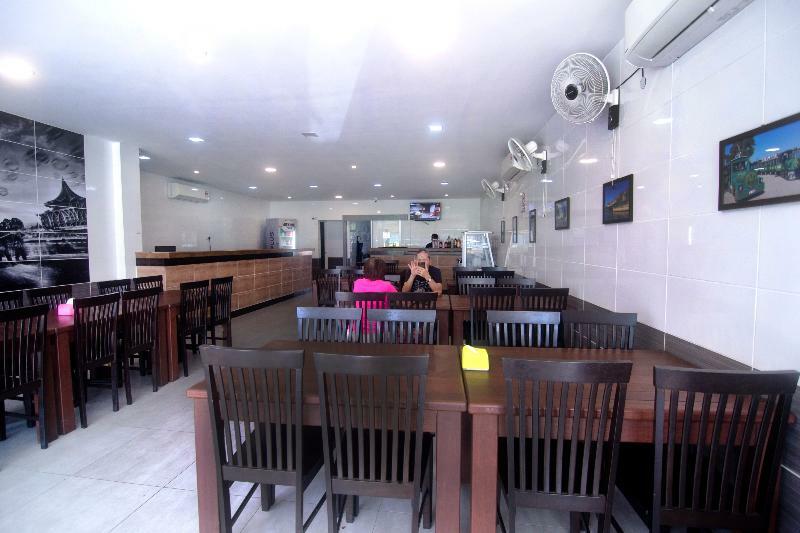 Oyo 836 Mandurah Room & Cafe Kuching Eksteriør billede