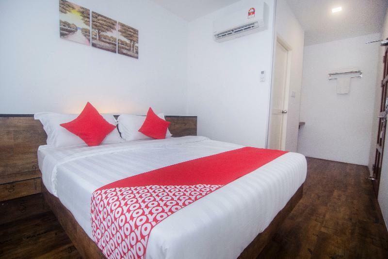 Oyo 836 Mandurah Room & Cafe Kuching Eksteriør billede