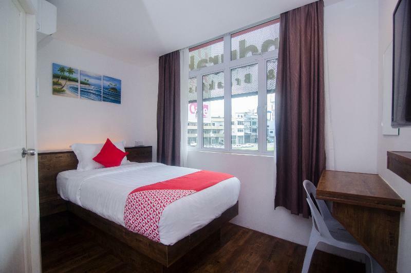 Oyo 836 Mandurah Room & Cafe Kuching Eksteriør billede