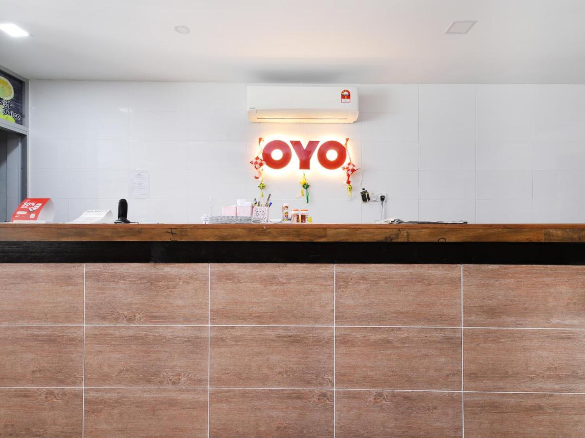 Oyo 836 Mandurah Room & Cafe Kuching Eksteriør billede