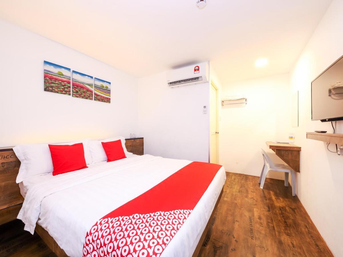 Oyo 836 Mandurah Room & Cafe Kuching Eksteriør billede